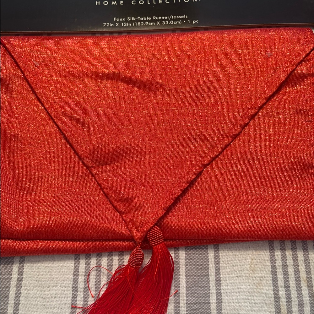 Robert Stanley Red Table Runner - Picture 2 of 3